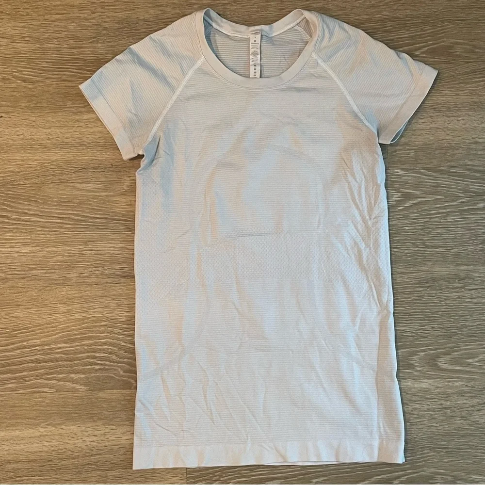 Lululemon swiftly tee - Picture 2 of 3